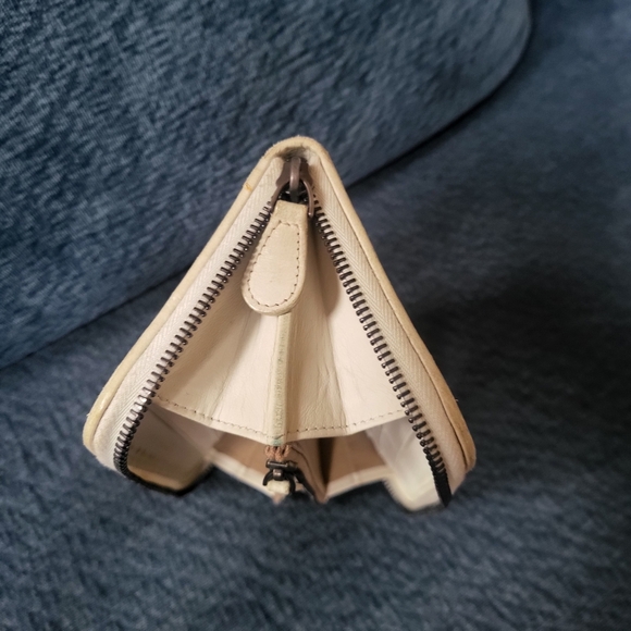 Bottega Veneta Intrecciato Zippy Zip Wallet Cream Ecru Leather,,Authentic!! - Picture 3 of 14